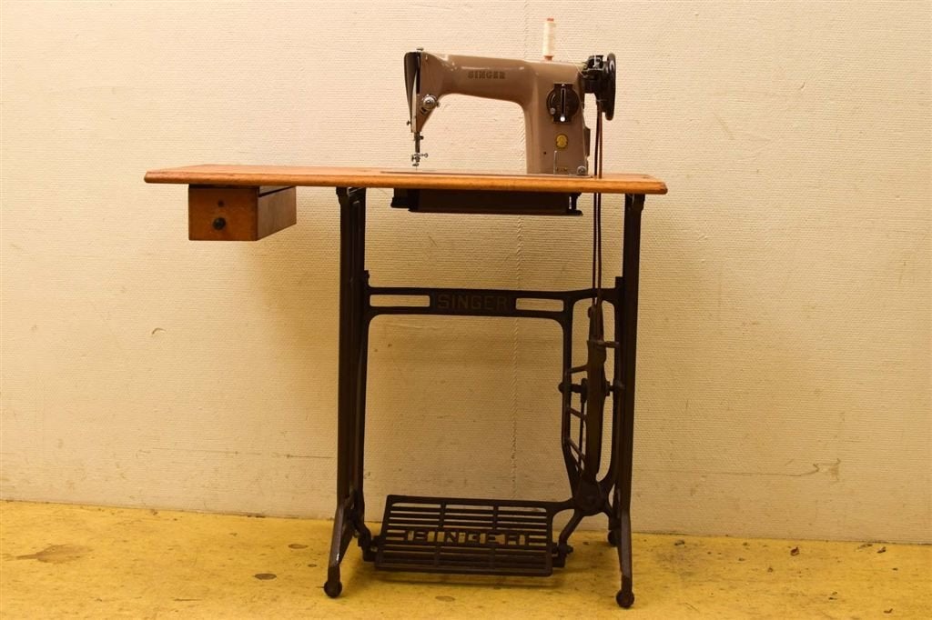 Singer Naaimachine met onderstel/tafel 45997, Ophalen of Verzenden, Gebruikt, Naaimachine, Singer