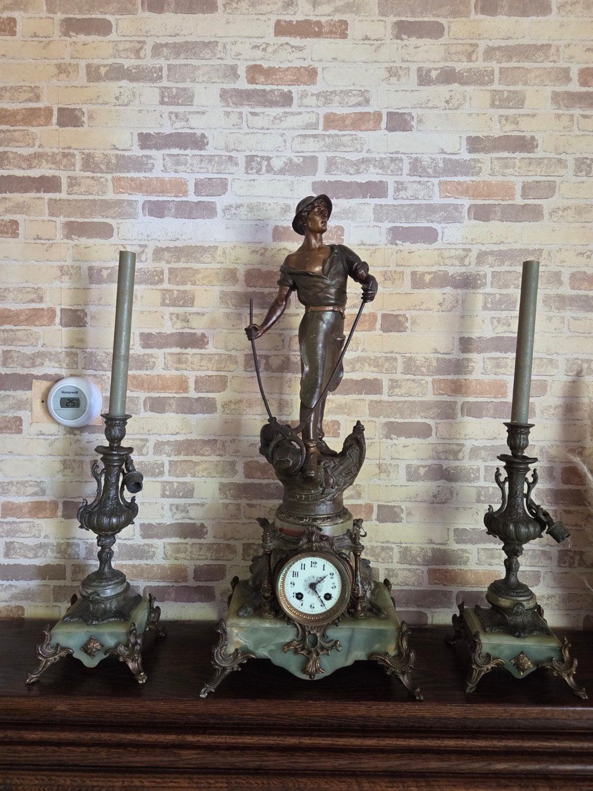 Antieke bronzen klok met kandelaars, marmeren voet, Ophalen of Verzenden