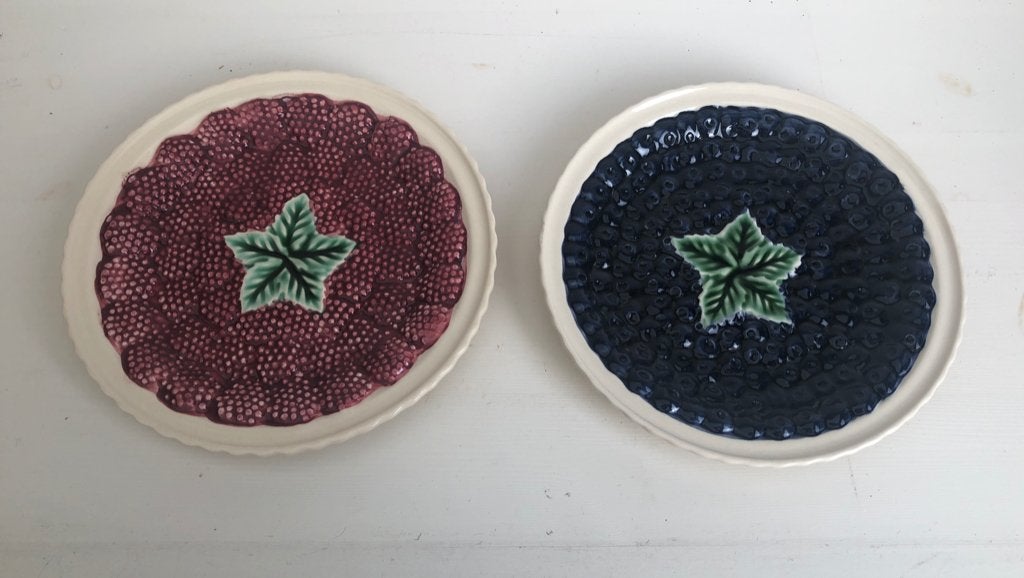 2 Vintage  Majolica Fruit Borden bordjes, Vintage, Ophalen of Verzenden, Zo goed als nieuw, Bord(en)