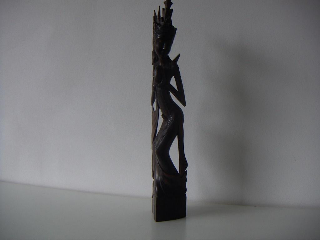 Indonesië Bali hard houten beeld van slanke danseres. Jr1950, Antiek en Kunst, Kunst | Beelden en Houtsnijwerken, Houtsnijwerk