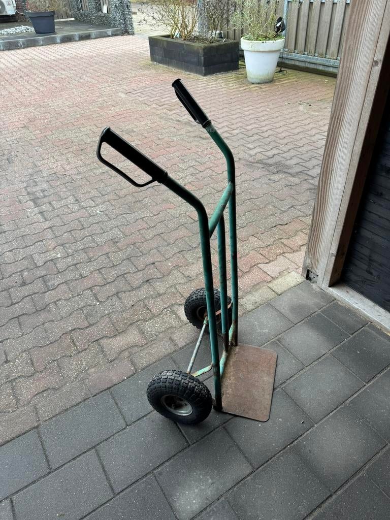 Steekwagen alleen banden moeten opgepomt worden., 60 tot 80 liter, Steekwagen alleen banden moeten opgepomt worden., Ophalen of Verzenden