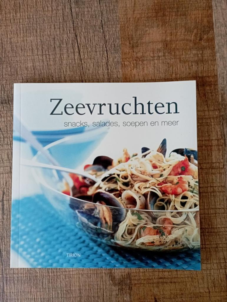 Kookboek Zeevruchten: snacks, salades, soepen en meer, Boeken, Onbekend, Hoofdgerechten, Ophalen of Verzenden, Zo goed als nieuw