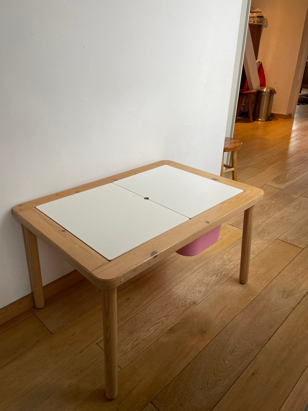 Kinder tafel met opberg ruimte, Ophalen, Zo goed als nieuw, Tafel(s)