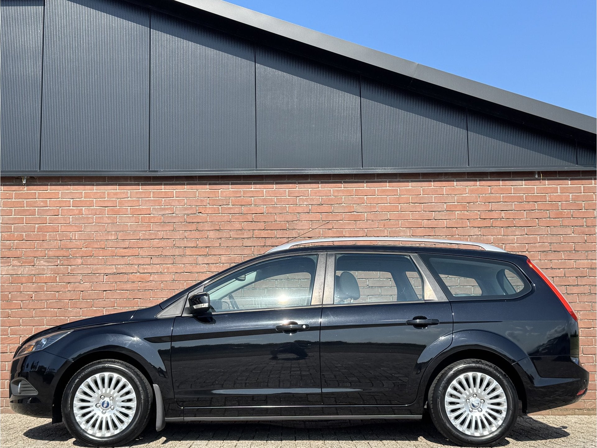 Ford Focus Wagon 1.6 TITANIUM | NL-AUTO! | NAVI! | TREKHAAK!, Auto's, 1596 cc, Gebruikt, Zwart, 4 cilinders