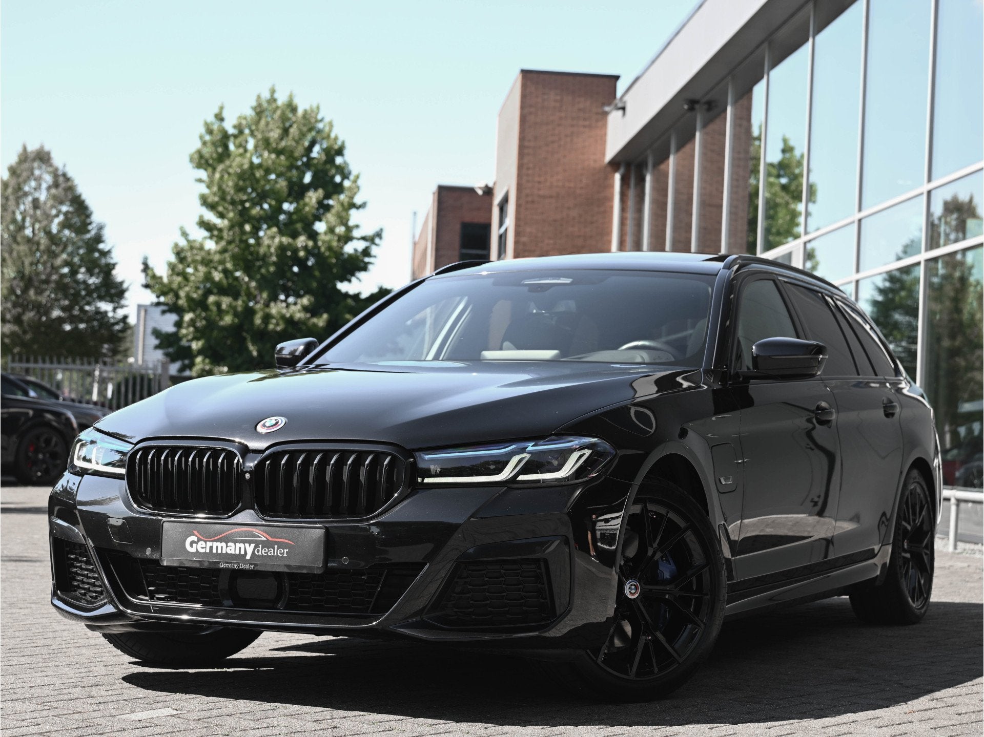 BMW 5 Serie Touring 530e xDrive 293pk M-Sport+Pro Pano Laser, Auto's, Automaat, 1998 cc, 1935 kg, Gebruikt