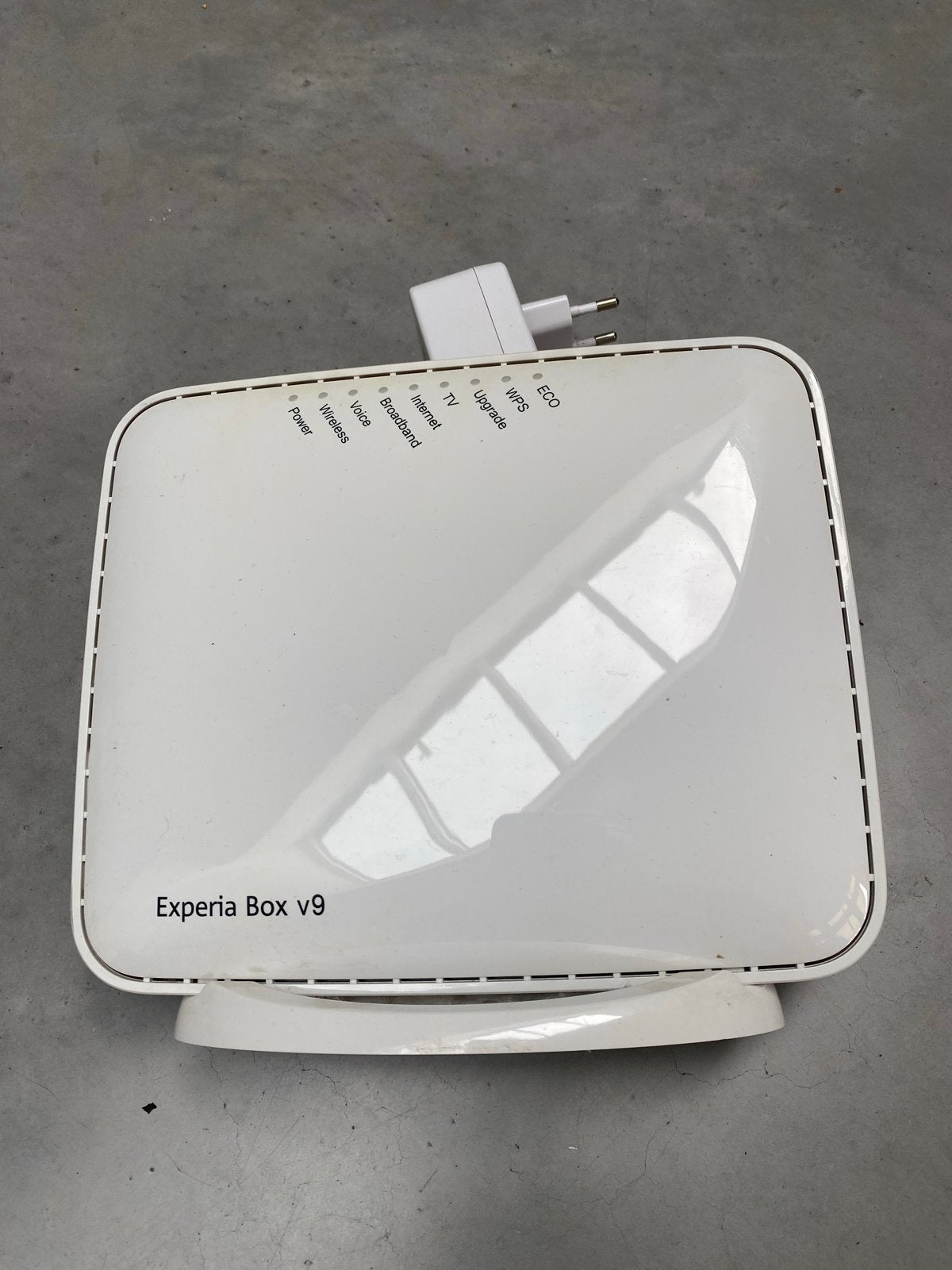 Experia Box v9 Router - KPN, Ophalen, Gebruikt, Router met modem