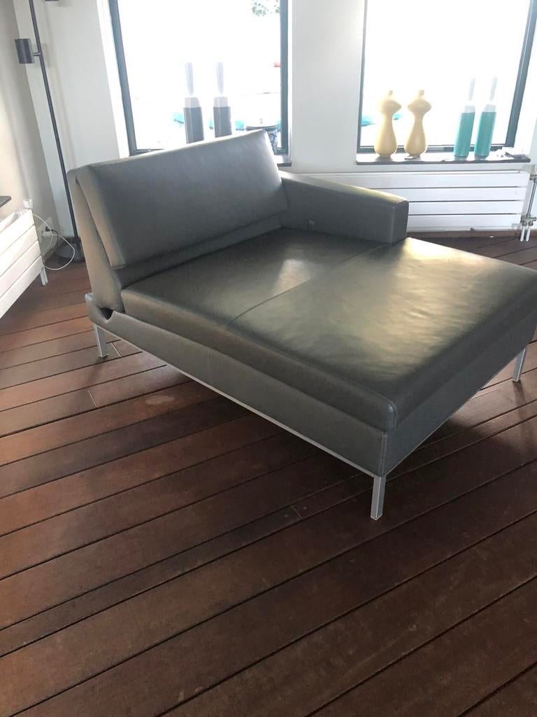 Verstelbare relaxstoel van stevig leer taupe, Huis en Inrichting, Fauteuils, Ophalen of Verzenden, Zo goed als nieuw, 50 tot 75 cm