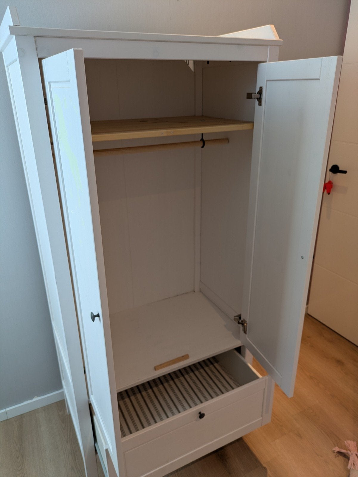 Foto 4 van IKEA Sundvik Kledingkast 80x50x171 cm