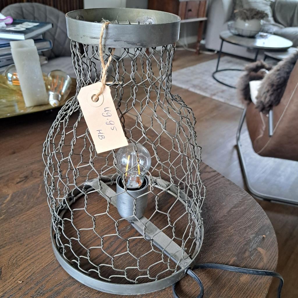 Stoere sobere lamp van gaas, Ophalen