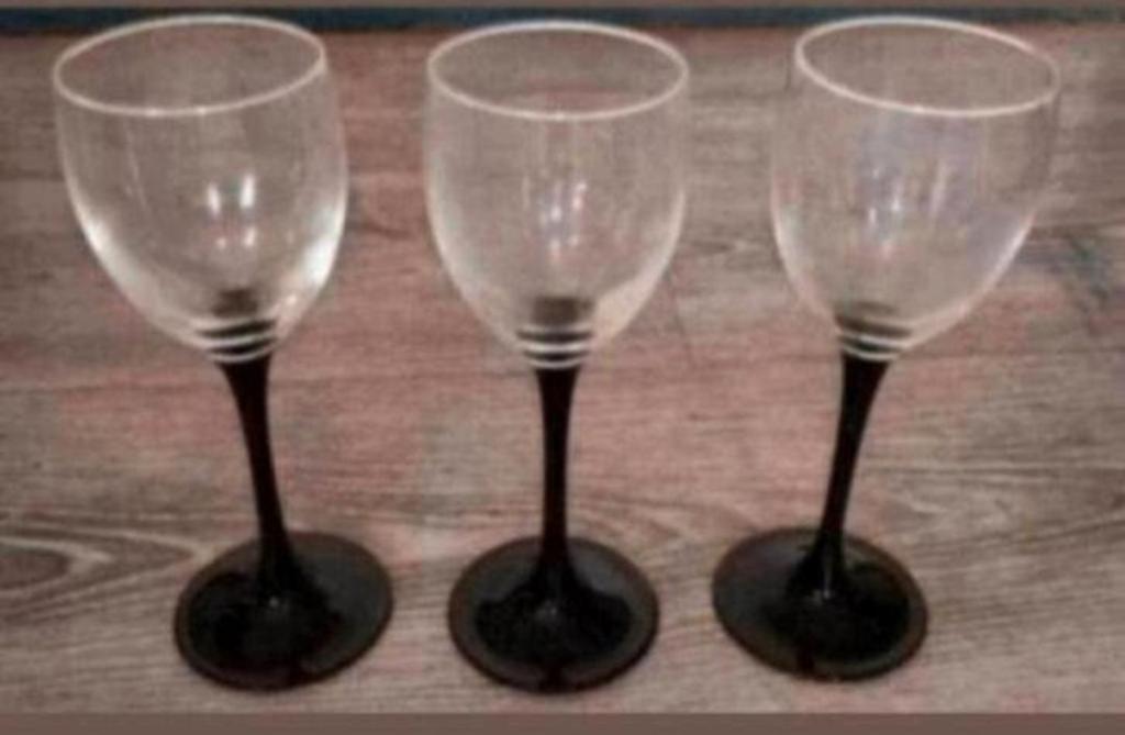 🍷3 wijnglazen van luminarc🍷, Verzamelen, Glas en Borrelglaasjes, Verzenden, Zo goed als nieuw, Overige typen