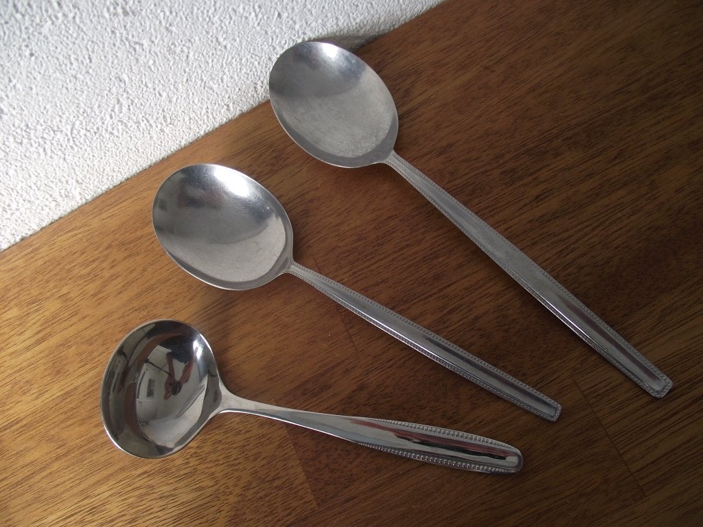 3 RVS parelrand opscheplepels 2x Parel 70 1x Sola Elite p s, Antiek en Kunst, Antiek | Bestek, Ophalen of Verzenden
