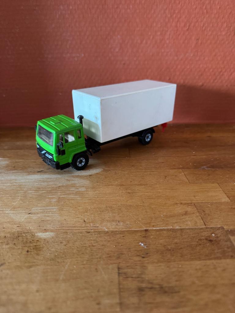 Siku Volvo dealer, Hobby en Vrije tijd, Modelauto's | 1:50, Ophalen of Verzenden, Zo goed als nieuw, Bus of Vrachtwagen, SIKU