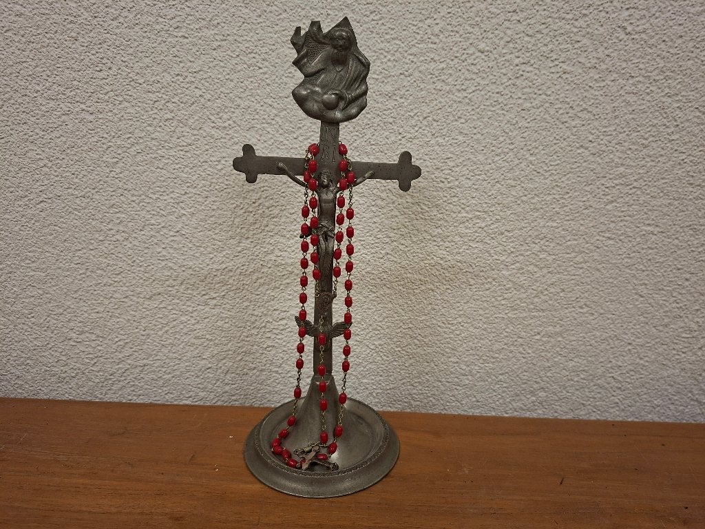 Antiek kruisbeeld met rozenkrans, Antiek en Kunst, Antiek | Religie, Ophalen of Verzenden