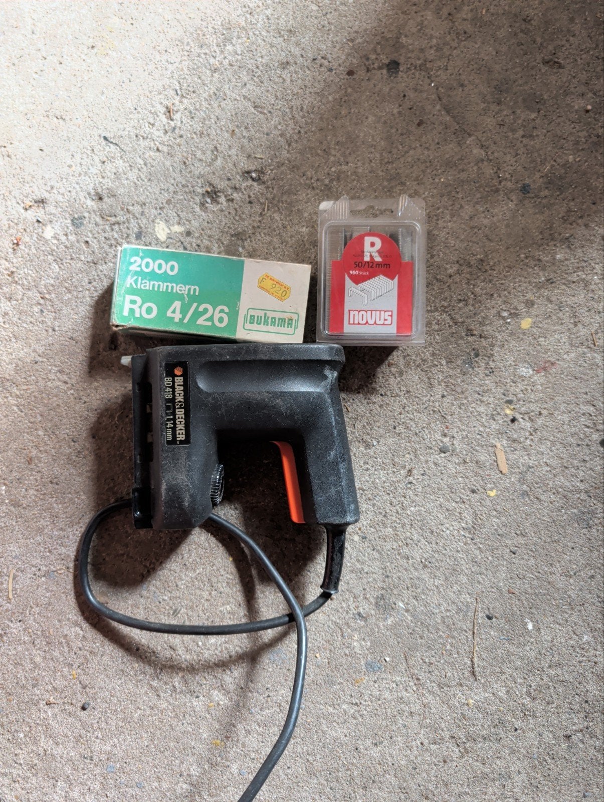 Black & Decker Tacker met nietjes en krammen, Doe-het-zelf en Verbouw, Gereedschap | Handgereedschap, Ophalen, Gebruikt, Tacker/nietmachine