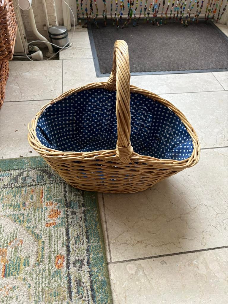 Rieten rotan Boodschappen mand met leuke stof, Huis en Inrichting, Woonaccessoires | Schalen en Manden, Ophalen, Zo goed als nieuw