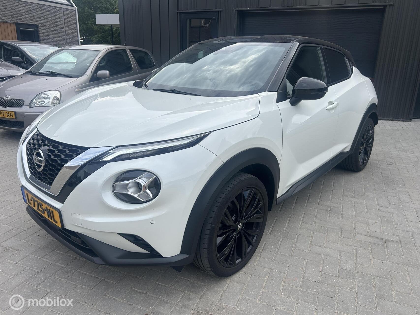 Nissan Juke 1.0 DIG-T Enigma Plus Pack Aut. Trekh Stoelver, Auto's, Dealer onderhouden, Euro 6, Wit, Origineel Nederlands