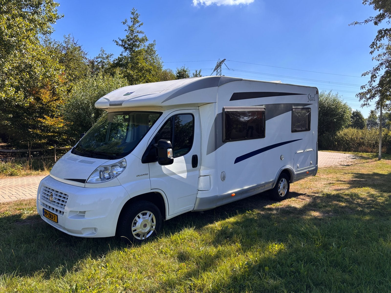 Compacte Mc Louis Steel camper 4 persoons, Fiat, Particulier, Buitenlamp, Half-integraal