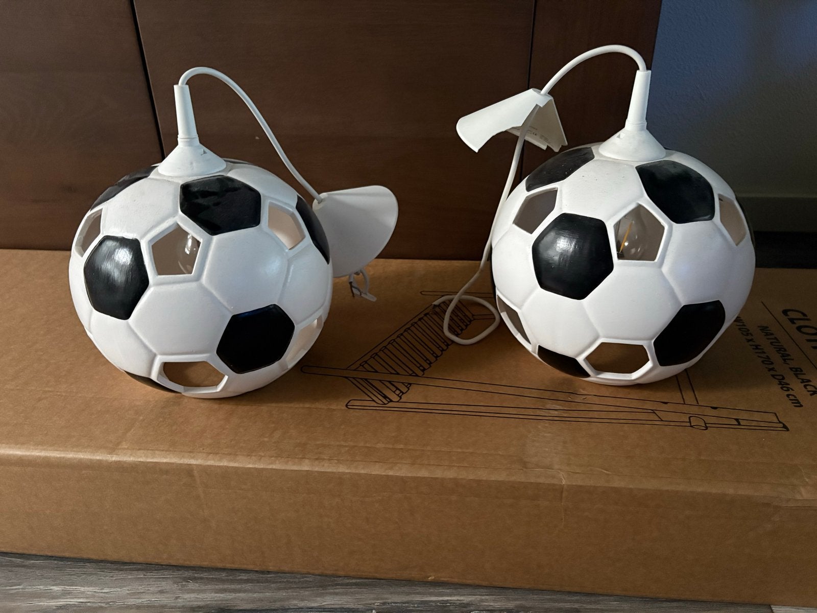 2x Voetbal Lampen voor Kinderkamer - Plafondlampen, Ophalen of Verzenden, Gebruikt, Kunststof, Zwart