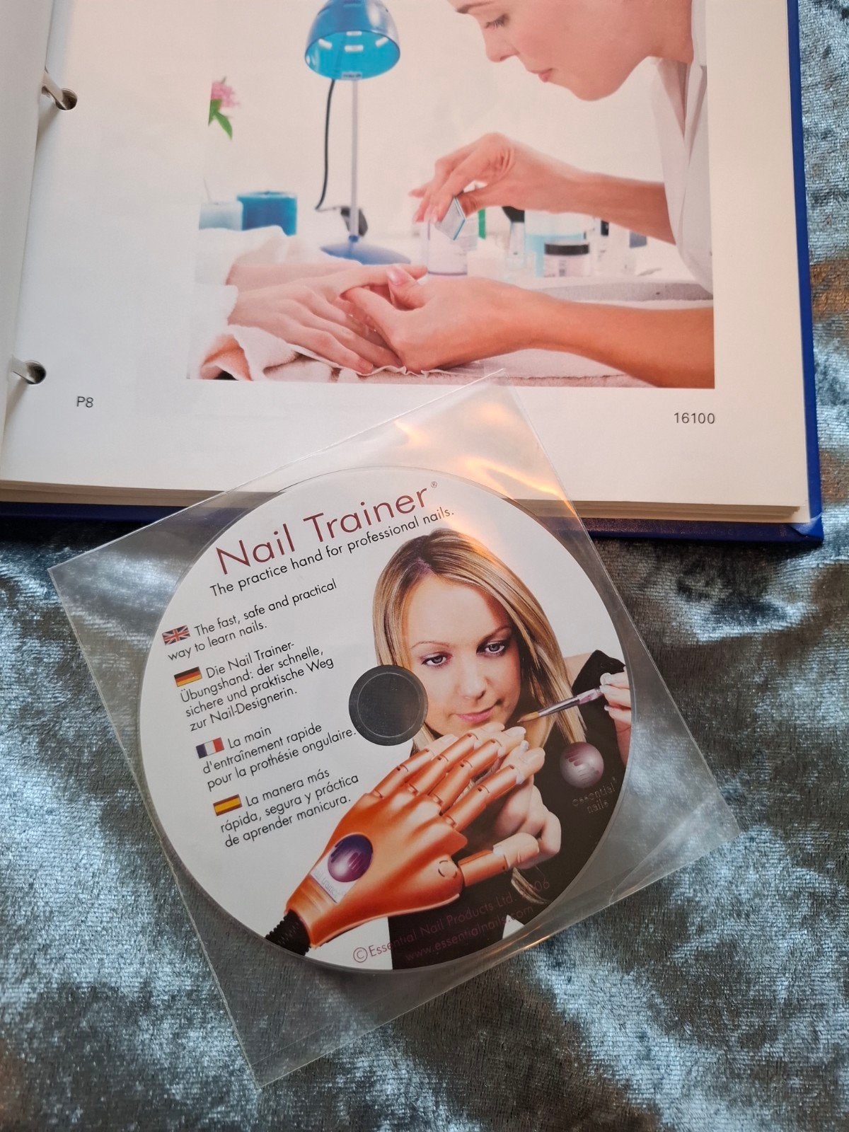 NHA Nagelstyliste Opleiding - Complete Cursusmap, Boeken, Ophalen of Verzenden, Zo goed als nieuw, MBO, NHA