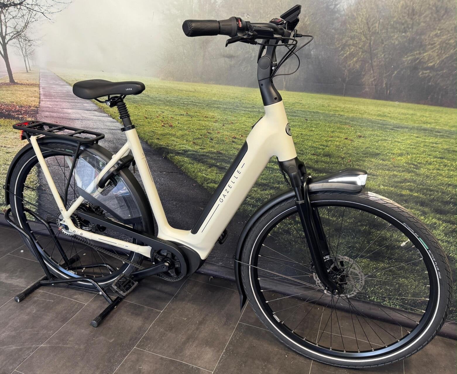 Foto 2 van ACTIE: Gazelle Grenoble C5 elektrische fiets €800 voordeel