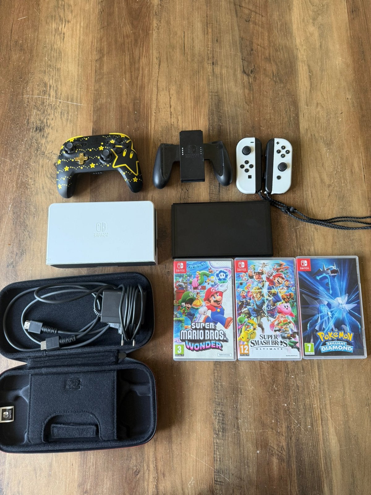 Nintendo Switch OLED Wit + 3 Games + Extra Controller + Case, Spelcomputers en Games, Spelcomputers | Nintendo Switch, Switch OLED