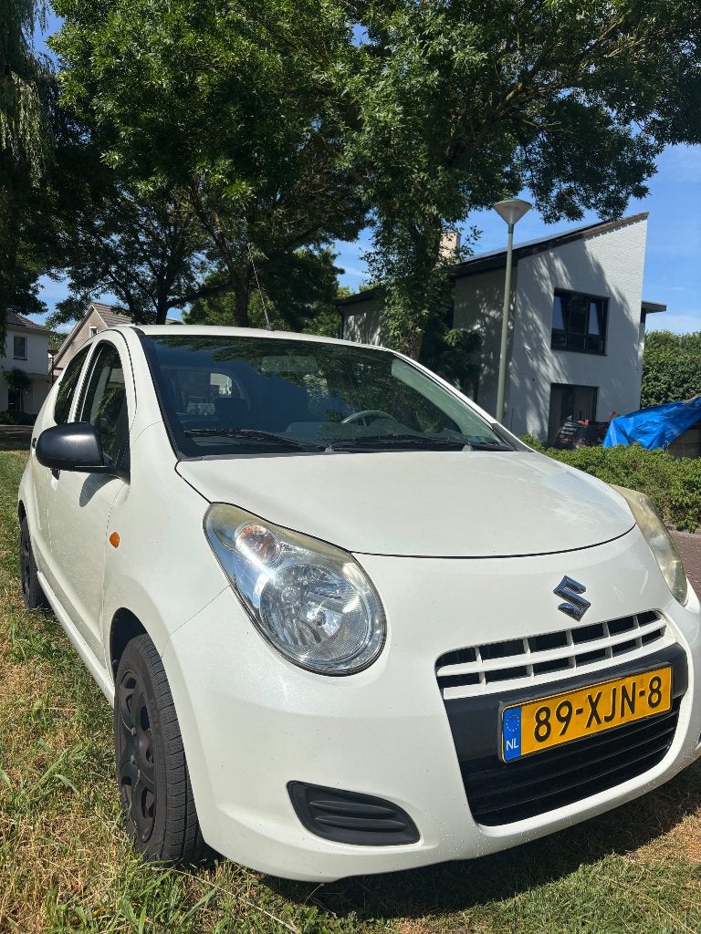 Suzuki Alto 1.0 2012 Wit. Zwarte velgen. APK tot juni ‘27, Voorwielaandrijving, Stof, 200 kg, 4 stoelen