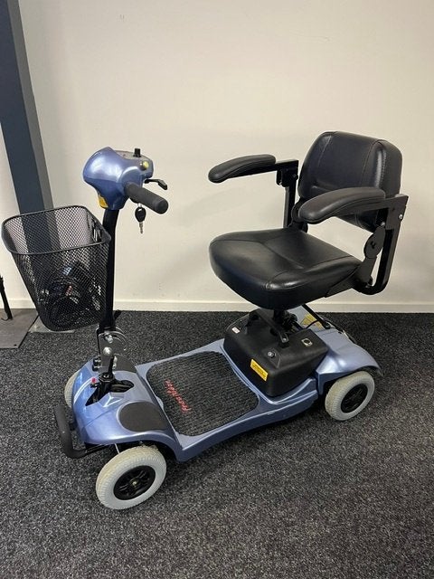 Te koop 4 wiel Scootmobiel FreeRider, kleur Blauw., Ophalen, 10 km/u of minder, 16 t/m 25 km, Zo goed als nieuw