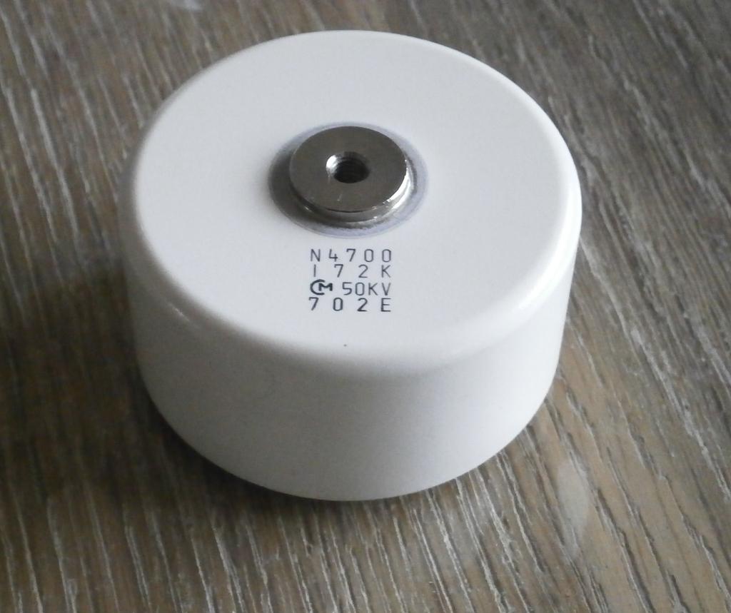 2 x 1700pF – 50KV (1N7) N4700, Hoog Spanning Condensator, Telecommunicatie, Zenders en Ontvangers, Ophalen of Verzenden, Zo goed als nieuw