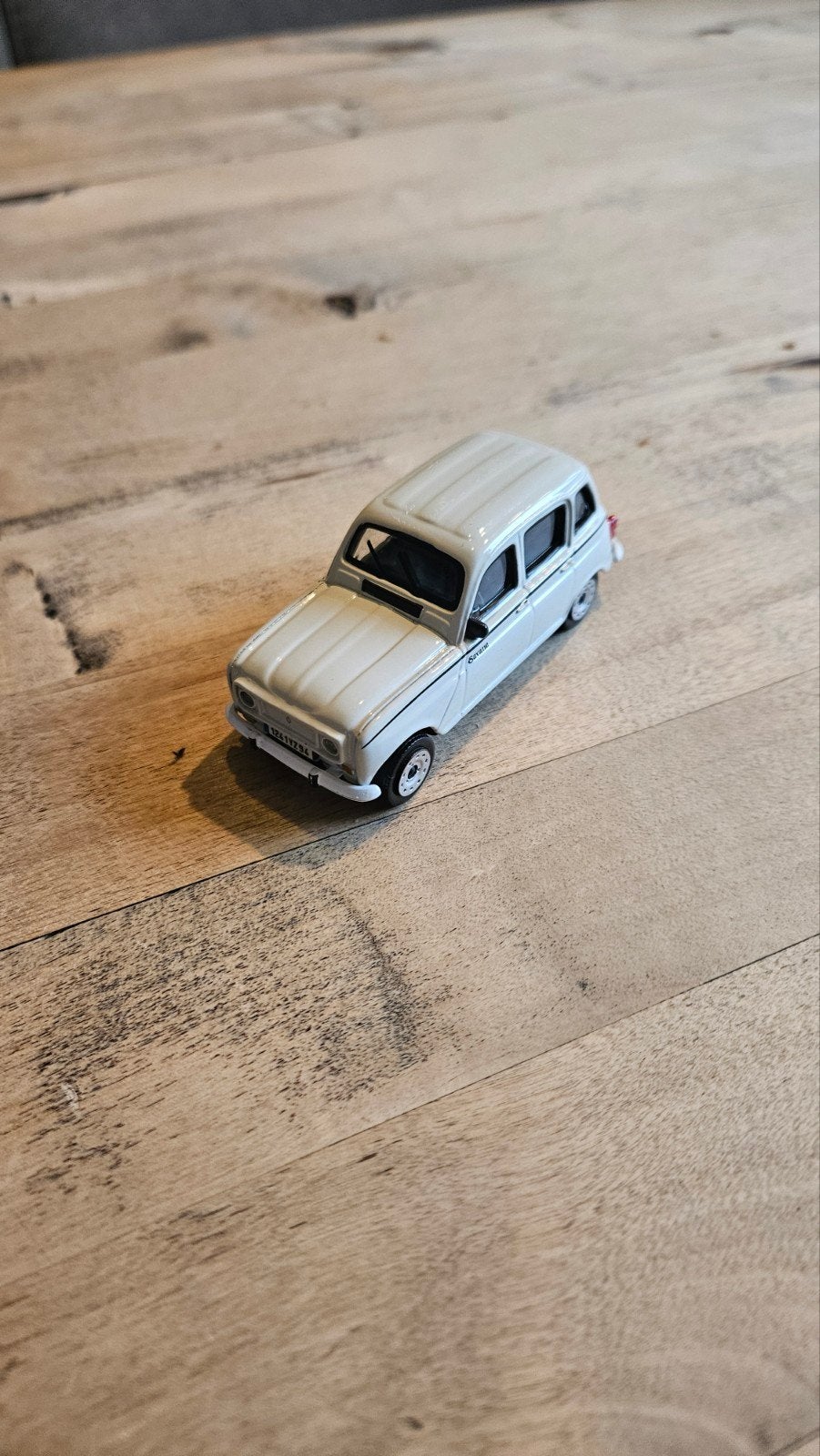 Bburago Renault 4, schaal 1:43., Ophalen of Verzenden, Auto, Overige merken