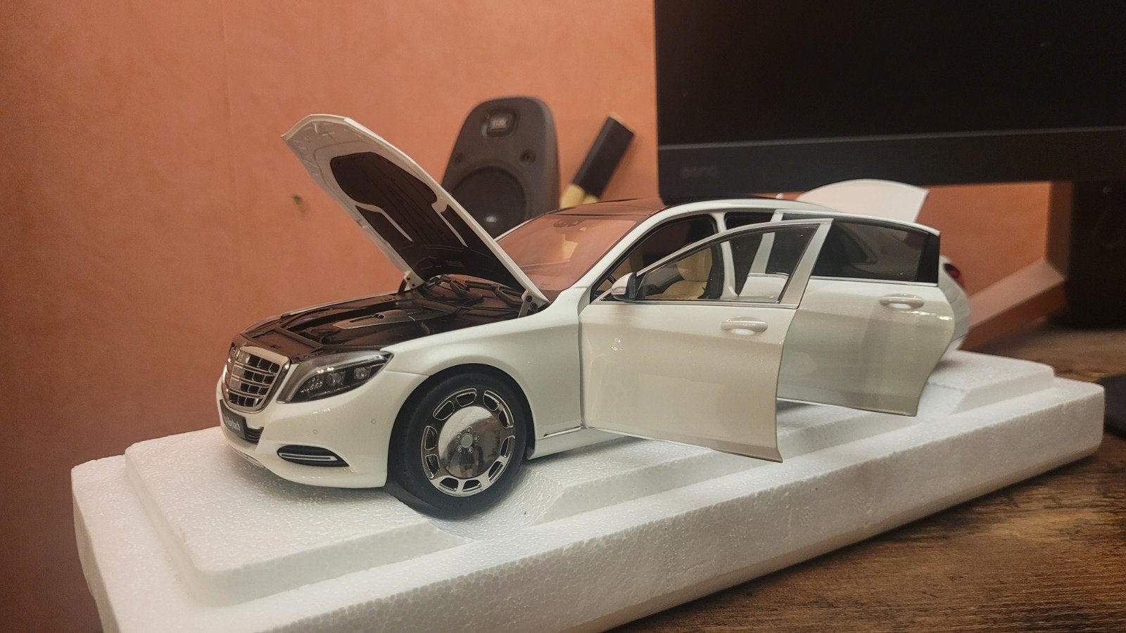 Autoart 76291 Mercedes-Maybach S-Klasse S600 1:18 mag weg, Ophalen of Verzenden, Zo goed als nieuw, Auto, Autoart