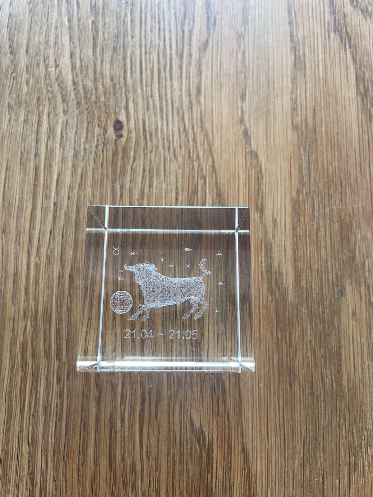 Nieuwe mooie Glazen Kubus met Sterrenbeeld Stier/21.04-21.05, Ophalen of Verzenden, Nieuw, Kraamcadeau