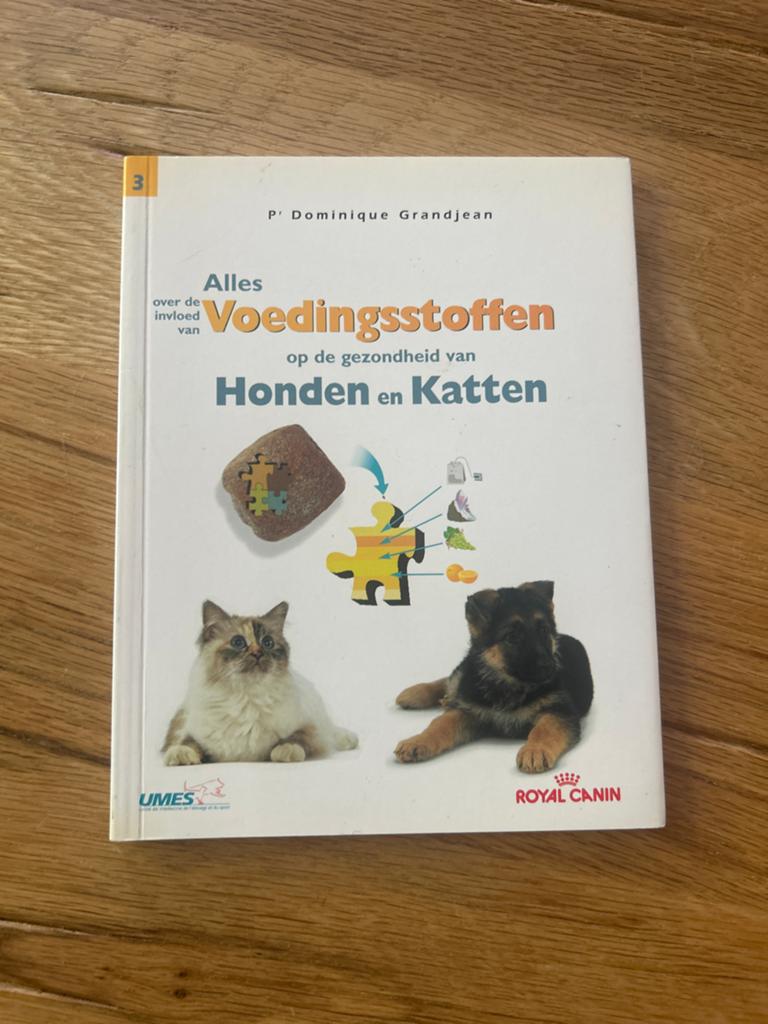 Alles over de invloed van Voedingsstoffen op Honden en Katte, Ophalen of Verzenden, Zo goed als nieuw, Honden