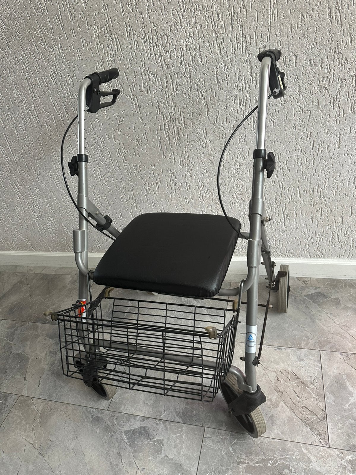 Rollator van merk Elephantje met boodschappen mand, Diversen, Rollators, Ophalen of Verzenden, Opvouwbaar, Zo goed als nieuw