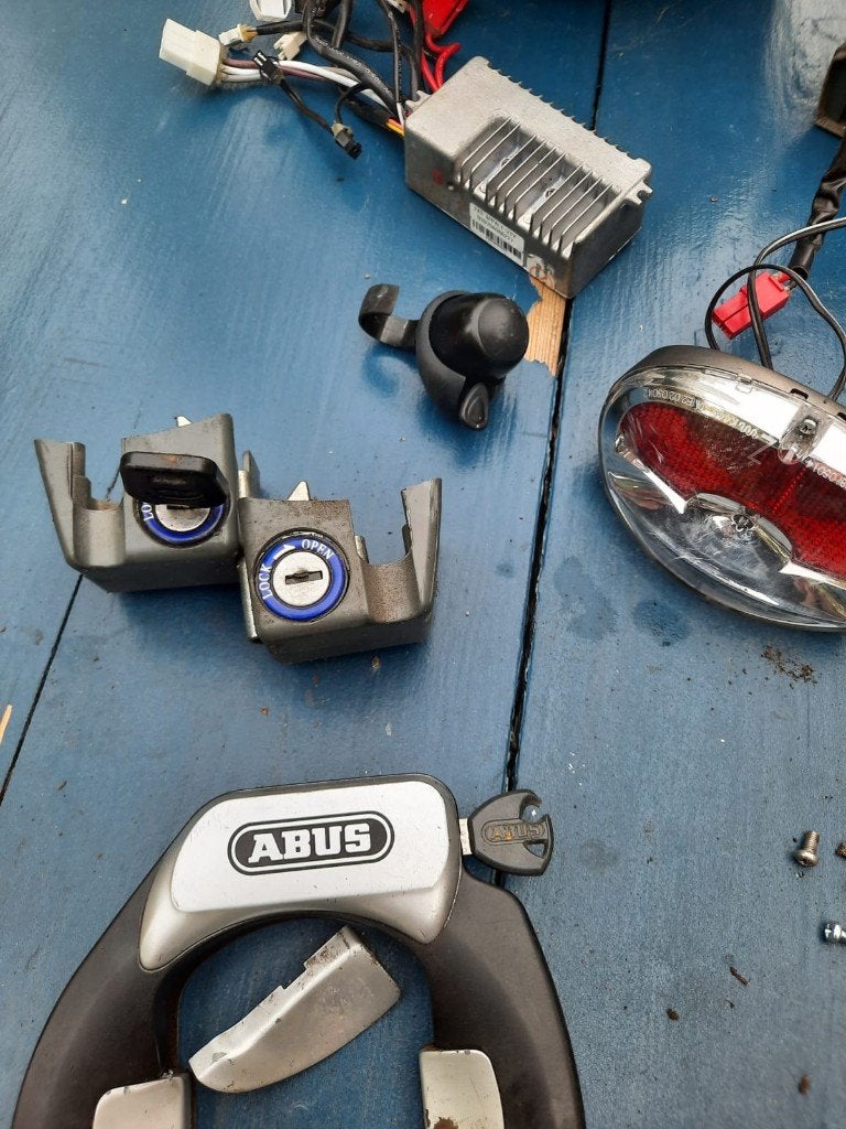 Giant Diverse fietsonderdelen: slot, verlichting, controller, Fietsen en Brommers, Elektrische fietsen, Ophalen of Verzenden, Gebruikt