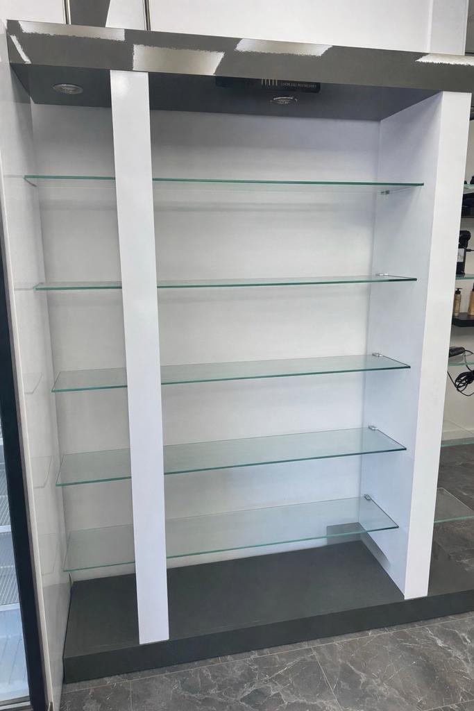 Moderne vitrinekast met glazen planken met led verlichting, Huis en Inrichting, Ophalen, Met plank(en), 100 tot 150 cm, 150 tot 200 cm