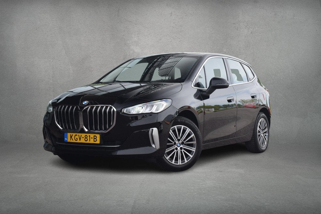 BMW 2-serie Active Tourer 218i | Leer | Camera | Apple CarPl, 136 pk, Gebruikt, Automatische klimaatregeling, Zwart