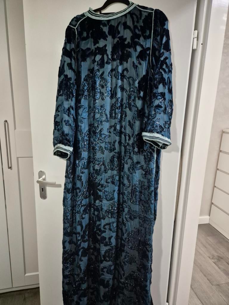 Mooie donkerblauwe takchita met turquoise onderjurk, Ophalen of Verzenden, Zo goed als nieuw, Blauw