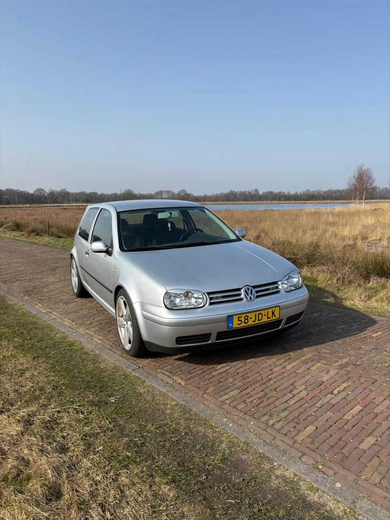 Volkswagen Golf 1.6 77KW 2002 Grijs, Auto's, Volkswagen, Particulier, Golf, Benzine, C, Hatchback, Handgeschakeld, Origineel Nederlands