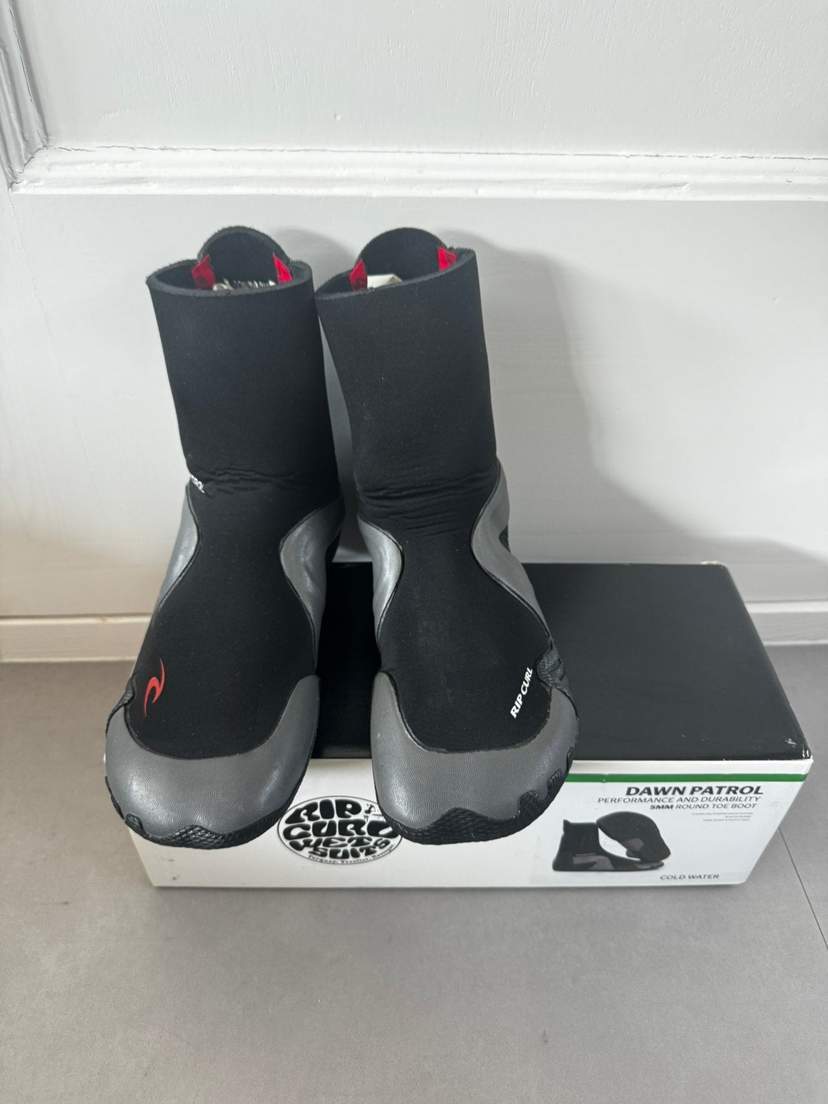 Surfschoenen nieuw in de doos. 5 mm neopreen, Ophalen of Verzenden, Nieuw, Kind, Zeil- of Surfschoenen