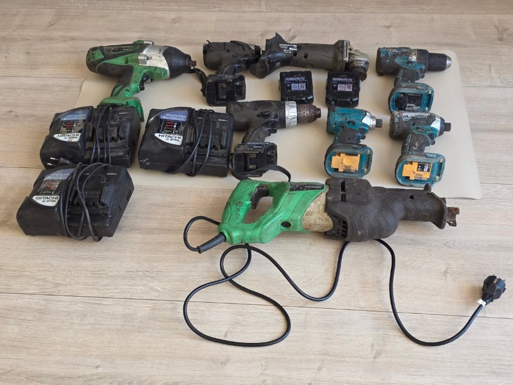 Foto 22 van :Partij Elektrisch Gereedschap(Makita & Hitachi)Opknappers