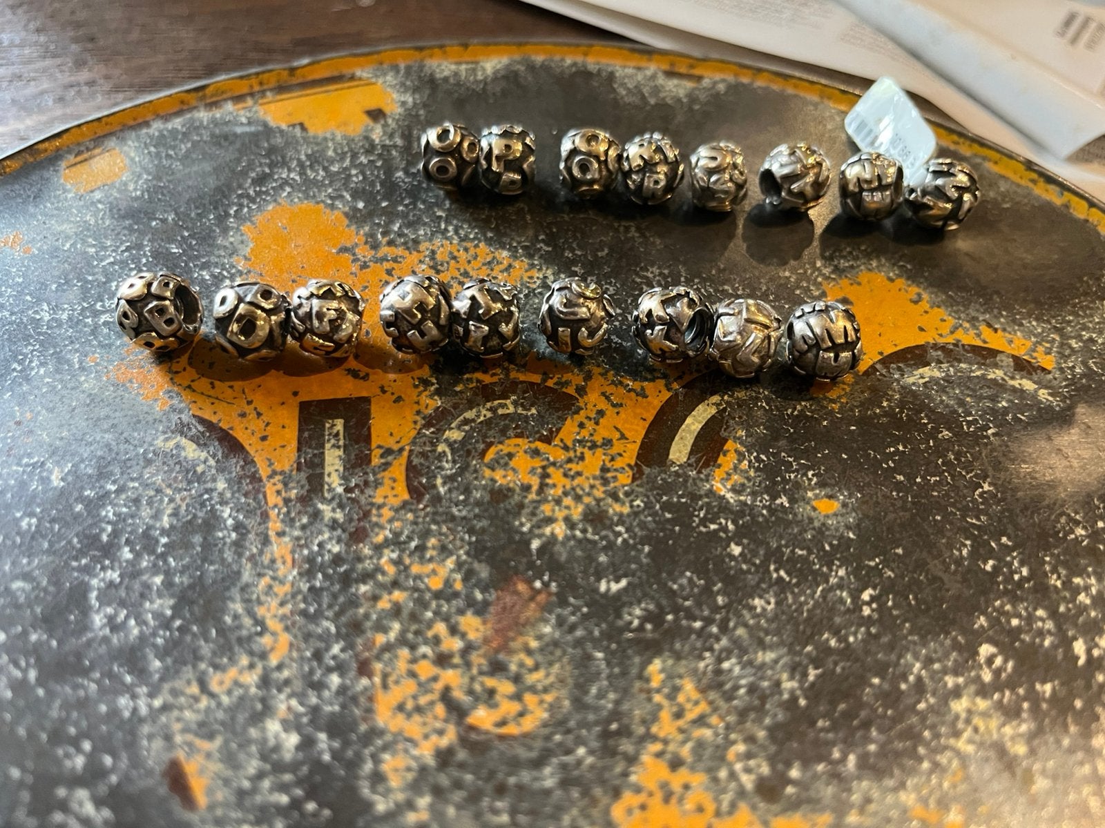 Pandora letterbedels met goud., Ophalen of Verzenden, Zo goed als nieuw, Goud, Pandora