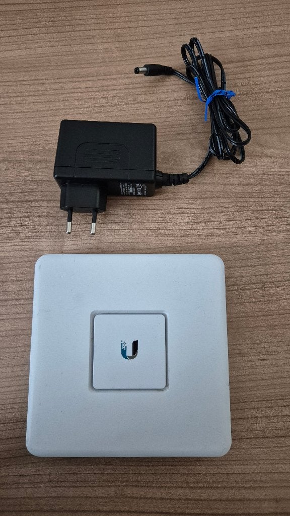 Ubiquiti Unifi Security Gateway (USG), Computers en Software, Routers en Modems, Ophalen of Verzenden, Gebruikt, Router, Ubiquiti