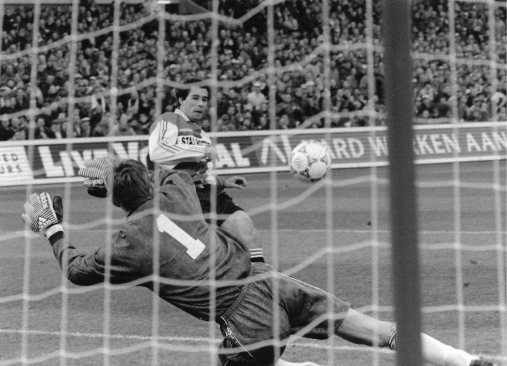 persfoto Piet Bouts 24-11-1996 Feyenoord - Ajax, Verzenden, Zo goed als nieuw, Ajax, Poster, Plaatje of Sticker