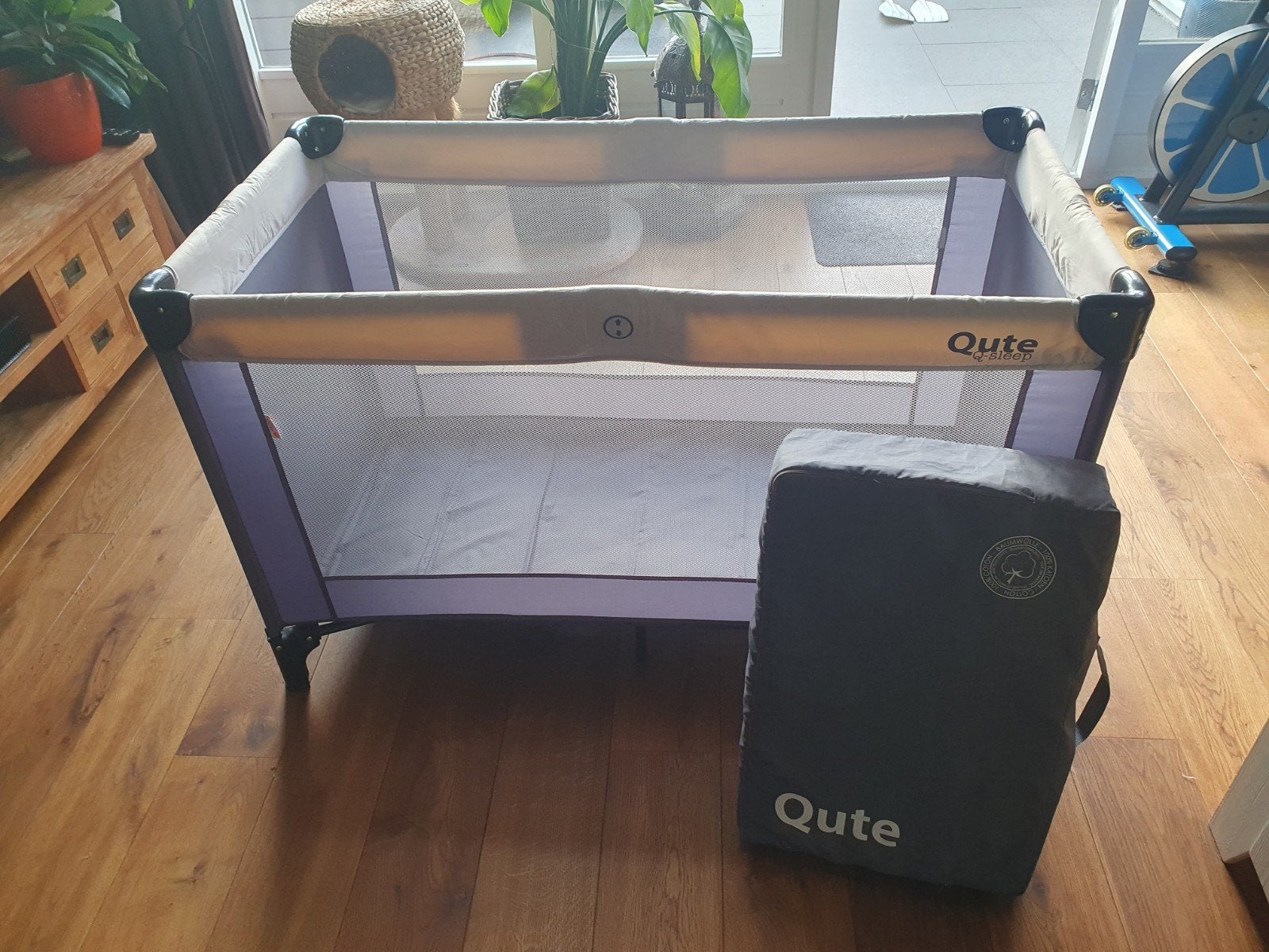 Qute Q-sleep opvouwbaar campingbedje met matrasje, Ophalen, Gebruikt, 70 tot 85 cm, Minder dan 140 cm