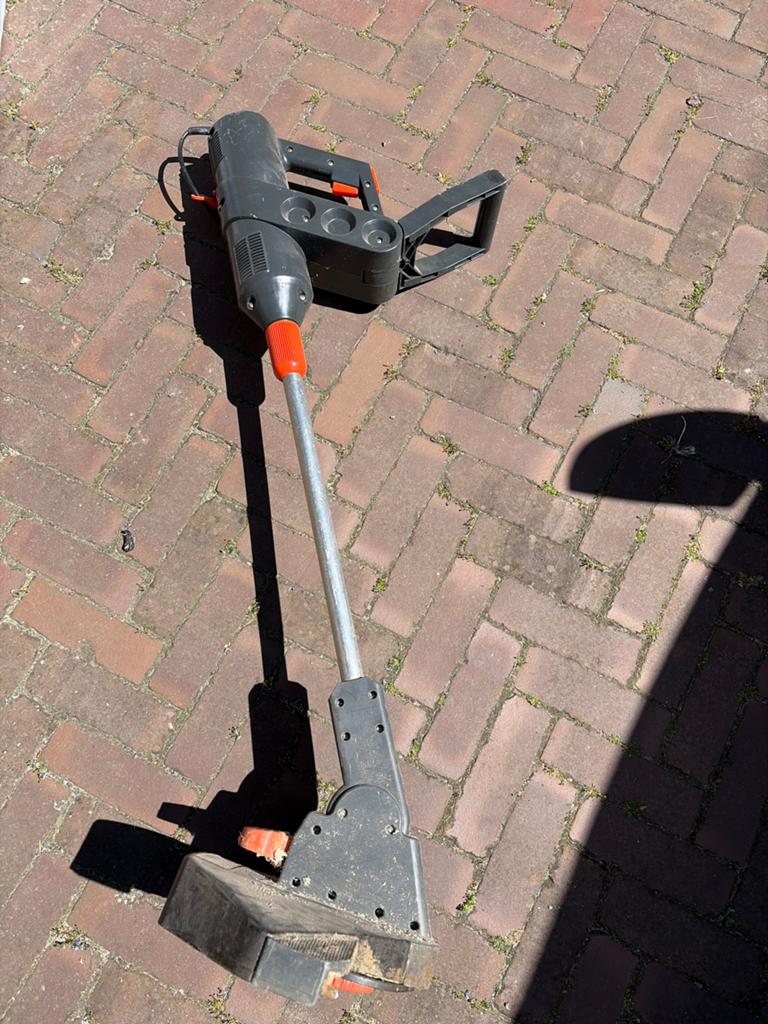 Elektrische grastrimmer - Perfect voor kleine tuinen, Ophalen, Cirkelmaaier, Gebruikt, Elektrische grasmaaier