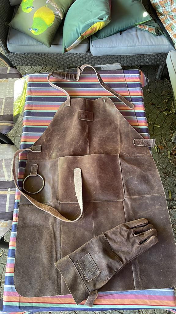 Bbqschort met handschoen, Ophalen of Verzenden, Zo goed als nieuw