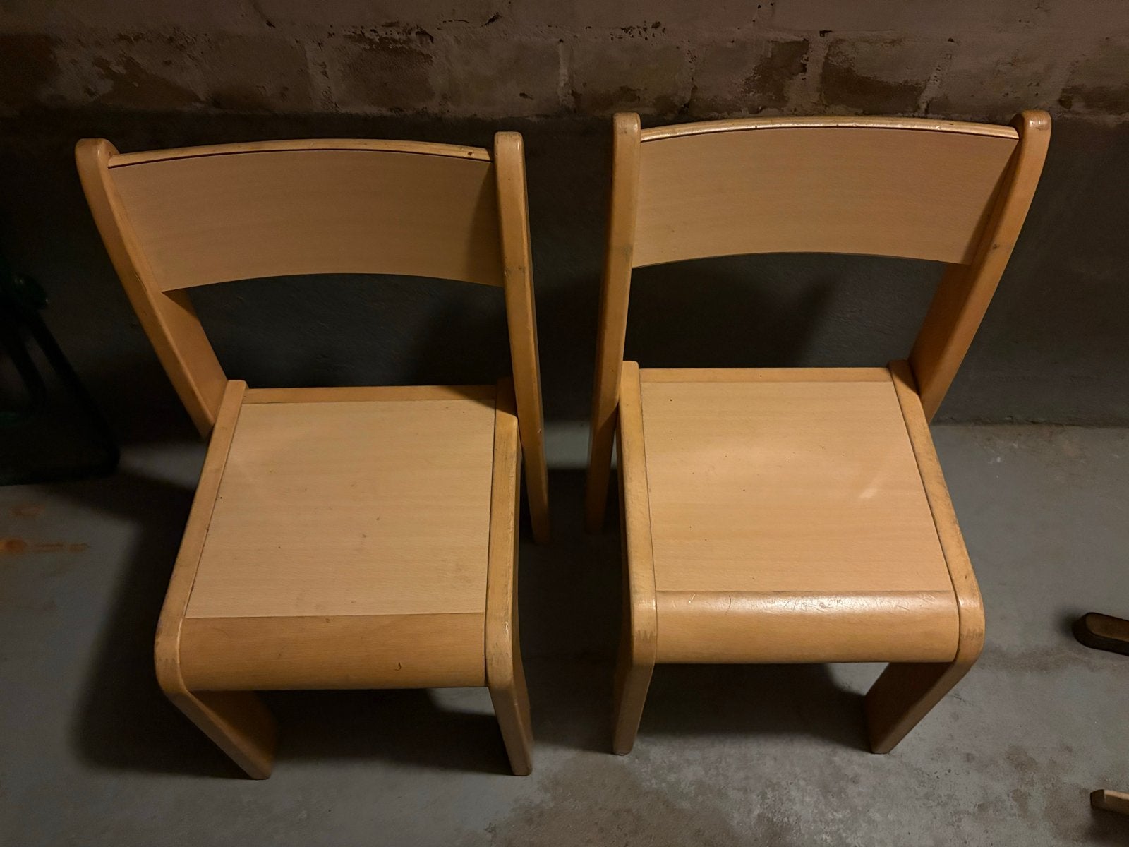 2 houten kinderstoeltjes, Kinderen en Baby's, Kinderstoelen, Ophalen, Gebruikt, Overige typen
