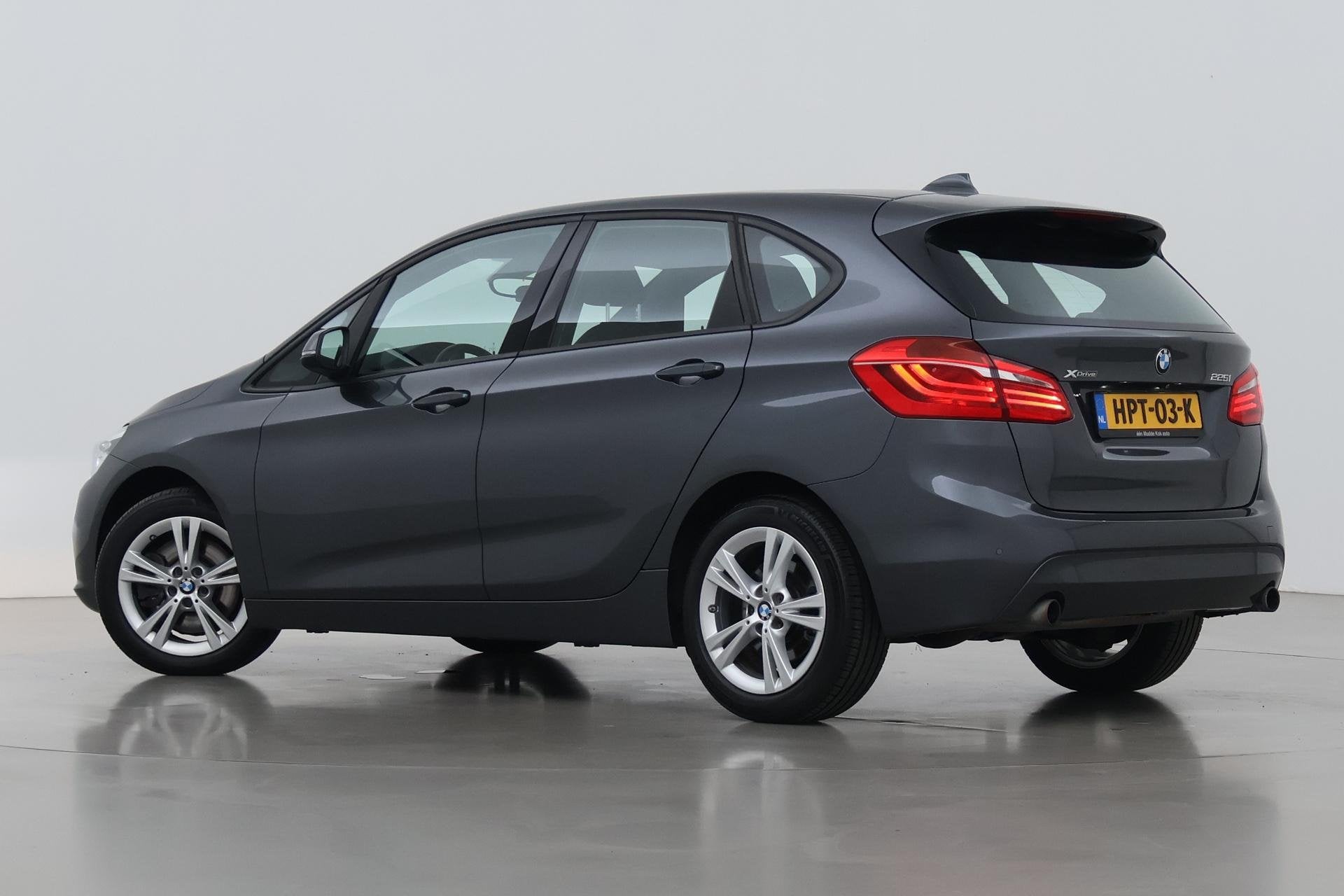 BMW 2-serie Active Tourer 225i xDrive High Executive | Leder, Auto's, Automaat, 1998 cc, Automatische klimaatregeling, Gebruikt