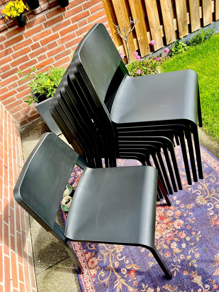 Ikea eetkamerstoel zwart kunststof, Tuin en Terras, Tuinstoelen, Ophalen, Zo goed als nieuw, Kunststof