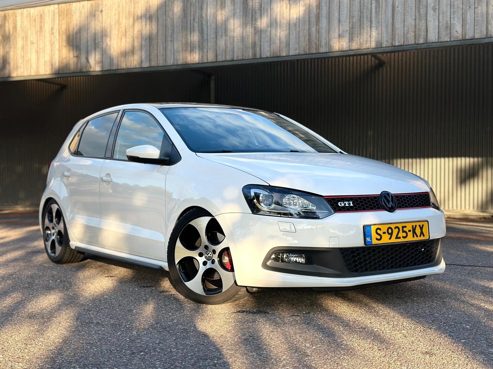 Volkswagen Polo 1.4 TSI 132KW DSG 2011 Wit, Zwart, 4 cilinders, 179 pk, Wit